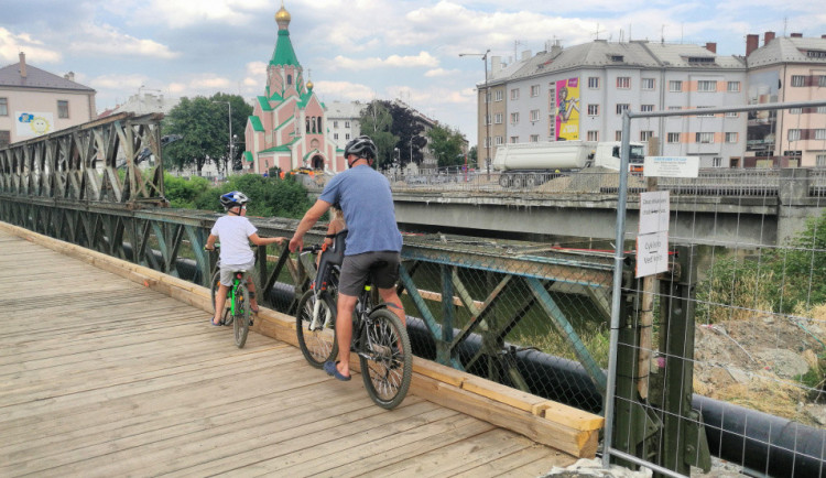 Stavba nového mostu v Komenského ulici se nečekaně komplikuje