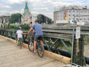 Stavba nového mostu v Komenského ulici se nečekaně komplikuje