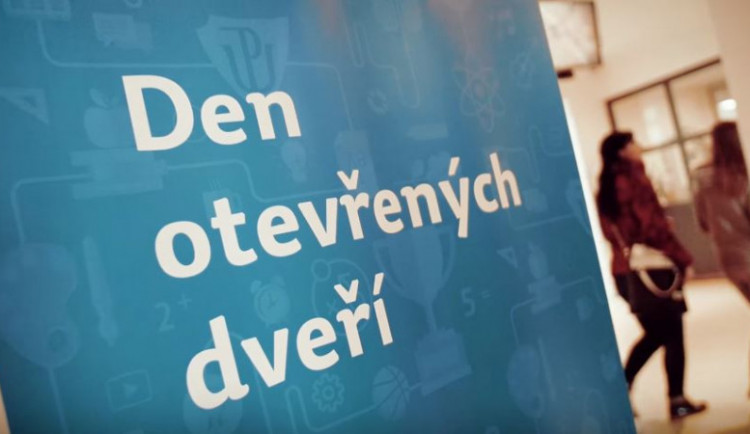 VÍKEND PODLE DRBNY: Univerzita Palackého dnes otevře své dveře a Dómem se bude linout krásná hudba