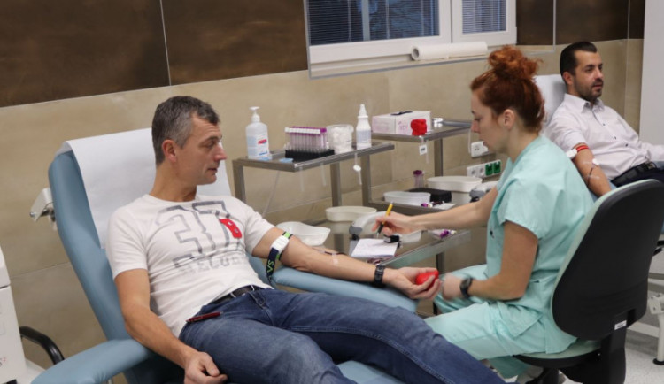 Do přerovské nemocnice dnes přišlo darovat krev pětatřicet prvodárců. Jde o rekordní počet