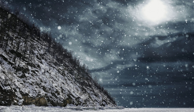 POČASÍ NA PÁTEK: Na konci pracovního týdne nás čekají mrznoucí mlhy a slabé sněžení