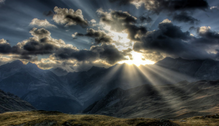 POČASÍ NA PONDĚLÍ: Na počátku nového týdne bude převážně zataženo