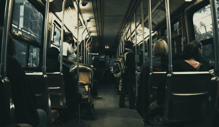 Muž trpící schizofrenií se ztratil, pátrali po něm i policisté z Polska a psovod