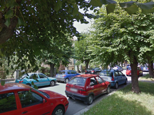 Dvanáct aut bylo zaparkovaných v Bořivojově ulici v době ohlášeného blokového čištění