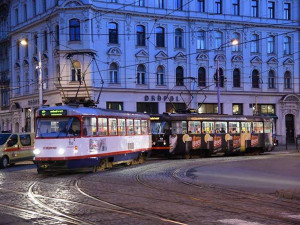 PŘEHLED: Tramvaje i autobusy pojedou mezi svátky jinak. Podívejte se na omezení v jízdních řádech