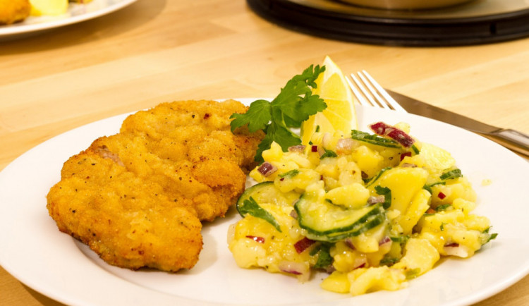 Charita připraví pro bezdomovce štedrovečerní večeři, letos bude porcí více než vloni