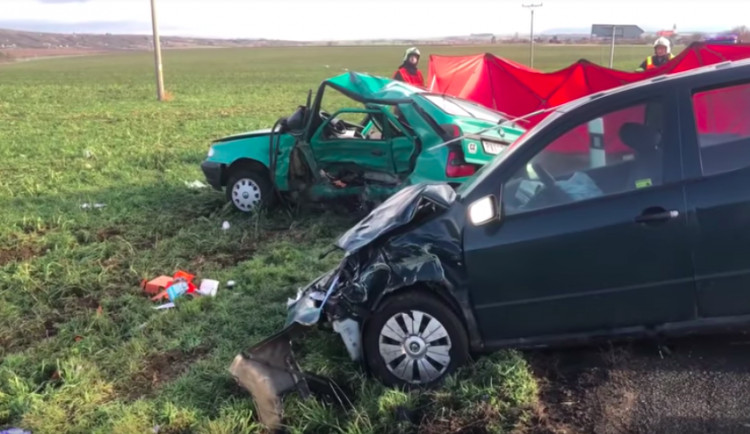 VIDEO: Podívejte se na dnešní tragickou nehodu u Kostelce na Hané pohledem hasičů