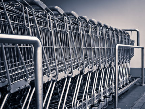 PŘEHLED: Otevírací doba supermarketů mezi svátky. Na Silvestra bude nejdéle otevřený Albert