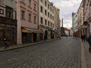 Muž usnul na diskotéce v Riegrově ulici. Okradli ho o téměř osmnáct tisíc