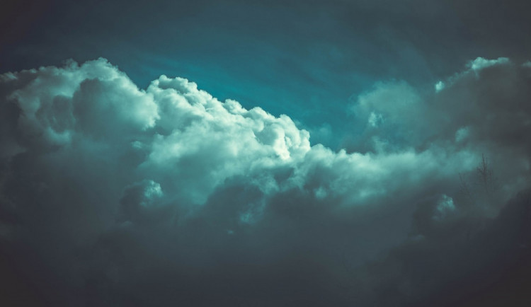 POČASÍ NA NEDĚLI: Závěr víkendu bude ve znamení deště a čerstvého větru