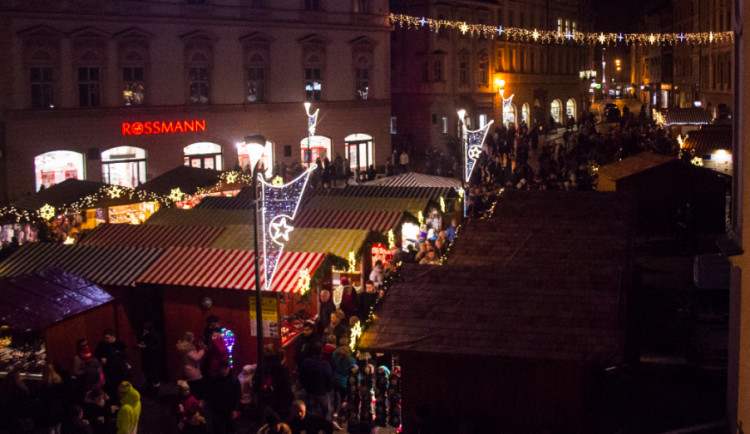Na adventní trhy do Olomouce zavítaly desítky tisíc lidí, nejvíce jich přišlo v polovině prosince