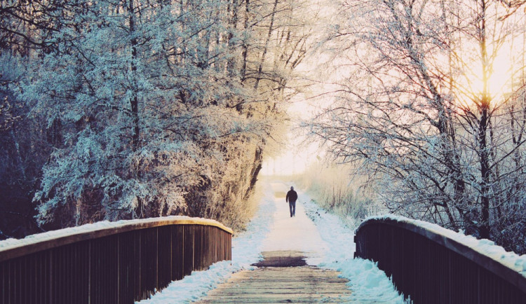POČASÍ NA STŘEDU: Dnes se dočkáme sněžení, místy se bude tvořit náledí