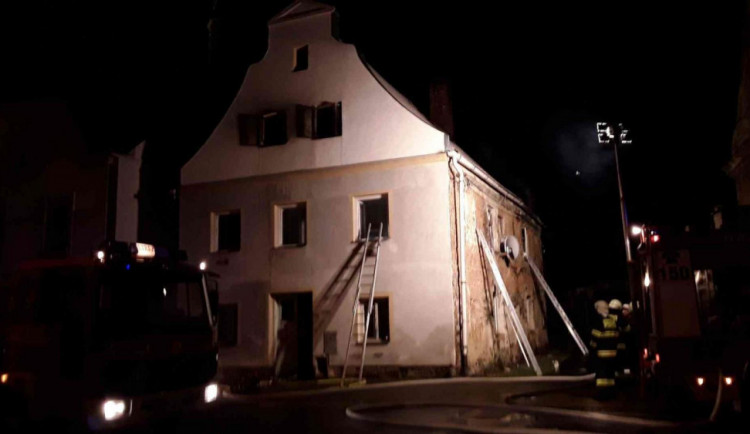 Na Nový rok likvidovali hasiči s kolegy z Polska požár bytového domu. Na vině byla nedbalost při topení