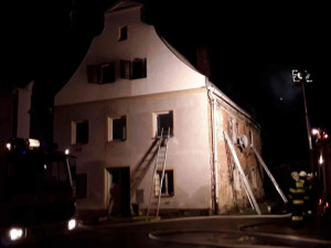 Na Nový rok likvidovali hasiči s kolegy z Polska požár bytového domu. Na vině byla nedbalost při topení