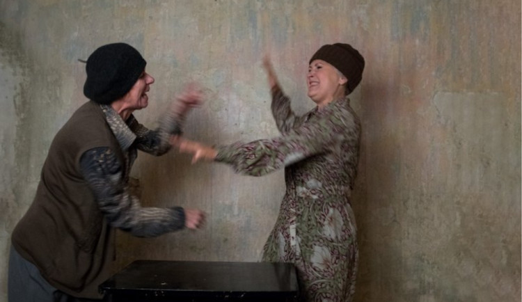 Moravské divadlo uvede v letošní první premiéře tragikomedii s názvem Kočičí hra