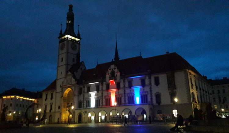 Olomouc si připomene úmrtí Jana Palacha. Radnici ozáří trikolóra, v sobotu budou bít zvony