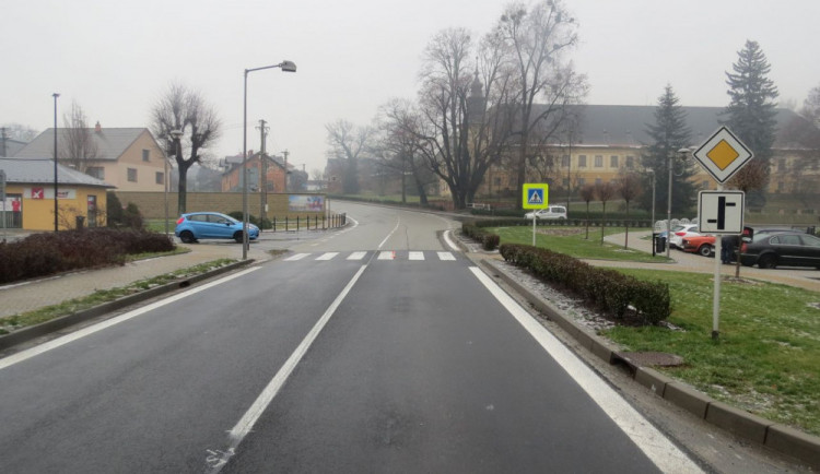 Policie hledá svědky nehody, při které řidič srazil chodkyni