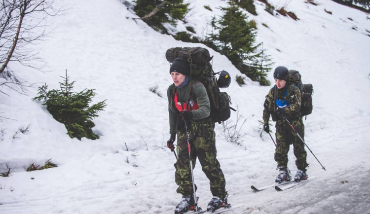 V Jeseníkách bude bojovat šedesát elitních vojáků. Winter Survival slaví čtvrtstoletí