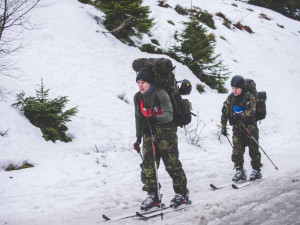 V Jeseníkách bude bojovat šedesát elitních vojáků. Winter Survival slaví čtvrtstoletí