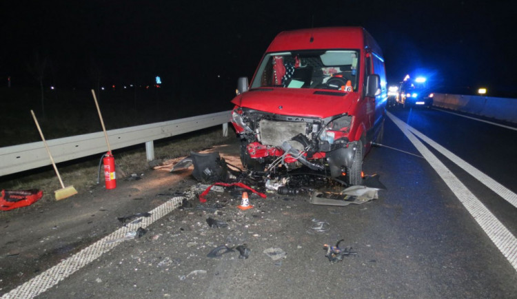 Polák dostal smyk a najel do protisměru, kde čelně narazil do auta rumunského řidiče