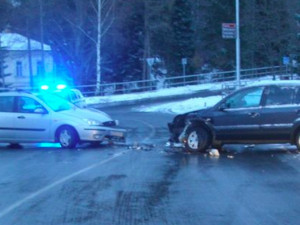 Dopravní nehoda dvou vozidel zablokovala provoz na téměř dvě hodiny