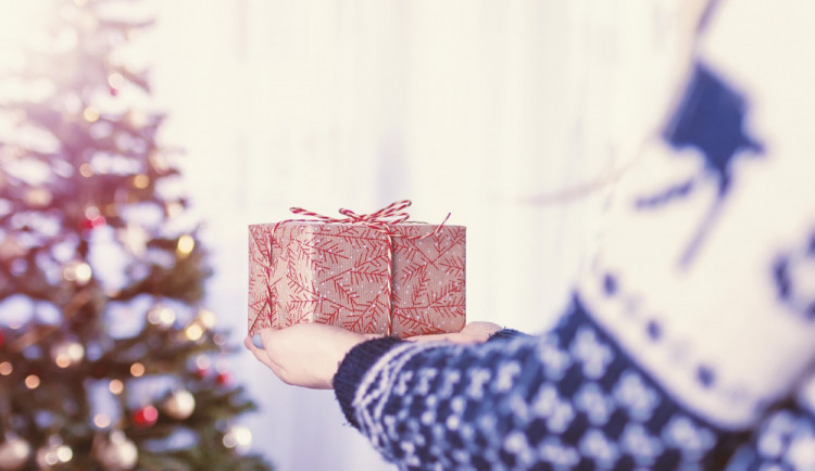 Nevhodné dárky, které jste dostali k Vánocům, můžete vyměnit ve SWAP koutku. K poslechu zahraje kapela NoeRoads