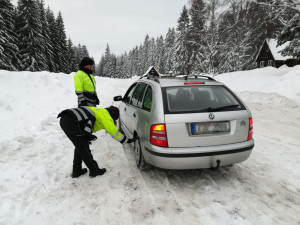 Policisté se v rámci dopravně bezpečnostní akce zaměřili na kontrolu zimní výbavy
