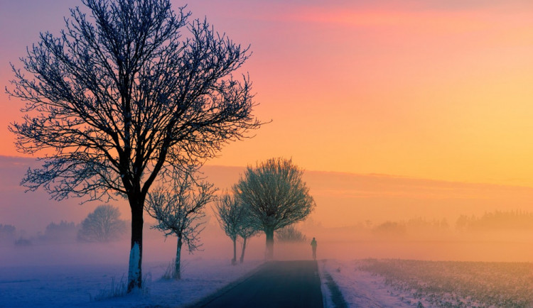 Sníh se drží na silnicích v Olomouckém kraji jen ve vyšších polohách. Dopravu komplikuje několik nehod