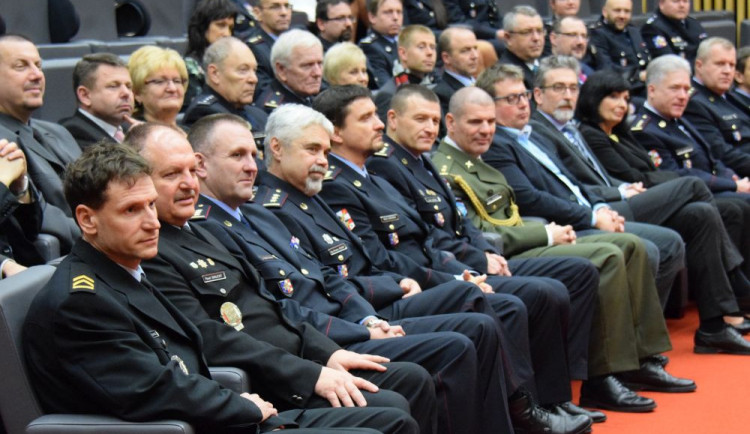 FOTO: V Olomouci byli oceněni nejlepší policisté. Předány byly i medaile za věrnost
