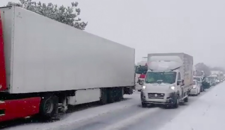 PŘEHLED: Městská hromadná doprava v Olomouci nabírá zpoždění, u Mohelnice se tvoří velká kolona