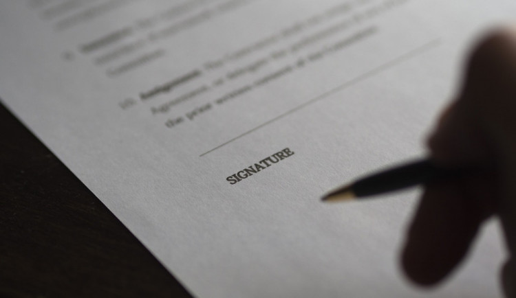 Podvodník se vydával za svého nic netušícího otce, aby si mohl vzít půjčky. Zvládl jich uzavřít několik desítek