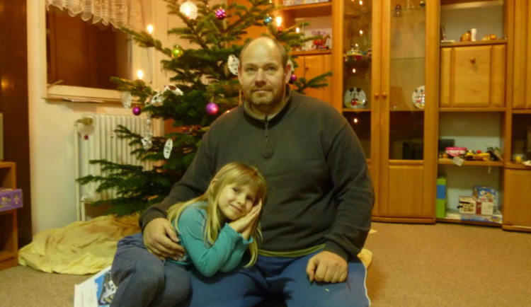 FOTO: Kriminalisté pátrají po čtyřleté Marušce z Olomouce. Otec ji ukrývá na neznámém místě