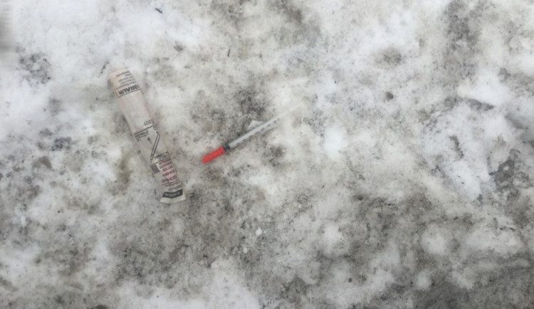 V Tomkově ulici byly nalezeny injekční stříkačky. Od začátku roku strážníci řešili osm nálezů