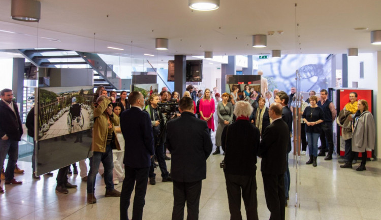 Fotografie Jindřicha Štreita dokumentují činnost mobilního hospice. K vidění jsou v nemocnici a na lékařské fakultě