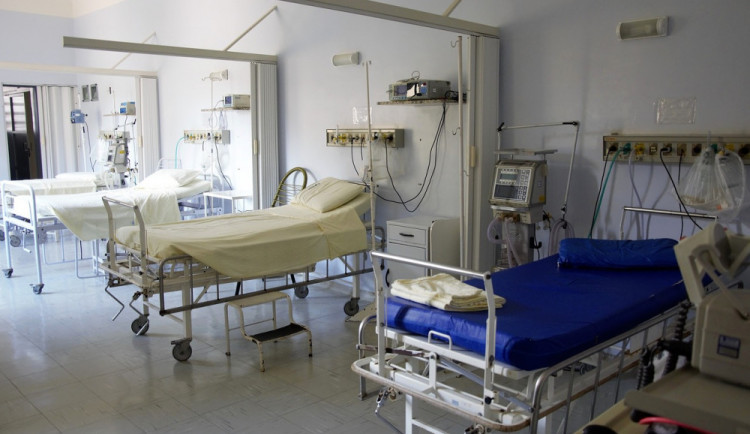 Některé nemocnice v Olomouckém kraji zakázaly návštěvy kvůli rostoucímu počtu akutních respiračních onemocnění