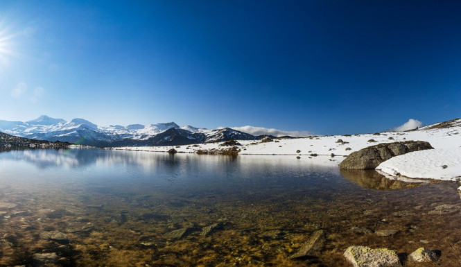 POČASÍ NA STŘEDU: Ráno se budou tvořit mrznoucí mlhy, později se obloha vyjasní