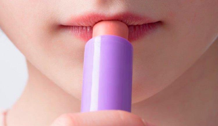Velký test dětských balzámů na rty ukázal, že jedenáct jich je nevhodných a tři dokonce rizikové