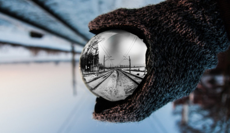 POČASÍ NA PÁTEK: Sněžení postupně přejde v déšť, místy se bude tvořit ledovka