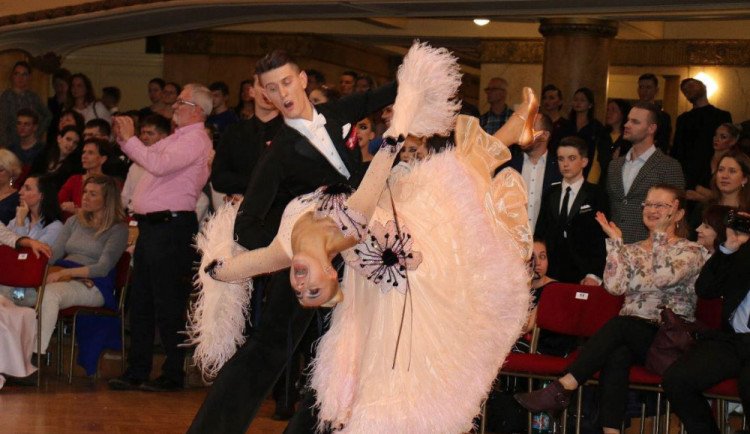 VIDEO: Olomouc ovládla Mistrovství České republiky ve standardních tancích v Praze