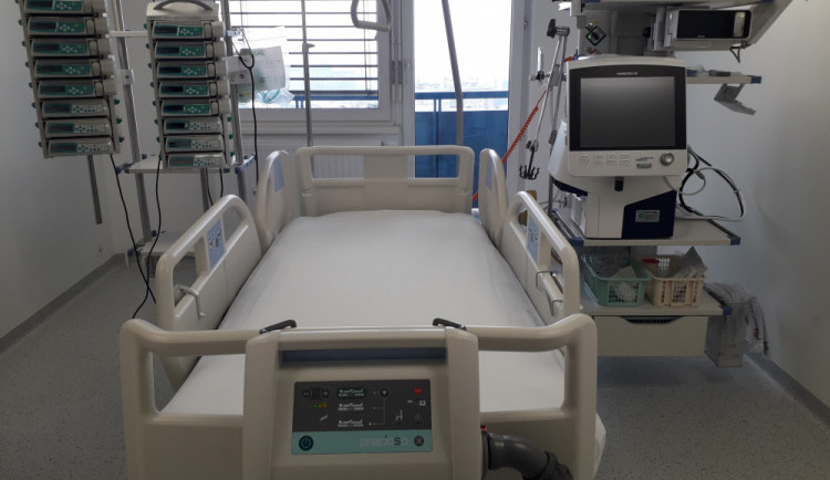 FOTO/VIDEO: Ve Fakultní nemocnici Olomouc se otevřelo nové oddělení následné intenzivní péče