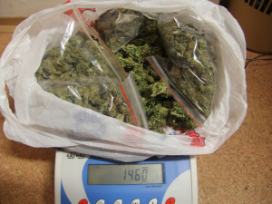 FOTO: Kriminalisté při domovní prohlídce zajistili pervitin a marihuanu. Chemikálie k výrobě drog objednávali muži z Polska