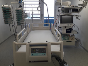 FOTO/VIDEO: Ve Fakultní nemocnici Olomouc se otevřelo nové oddělení následné intenzivní péče