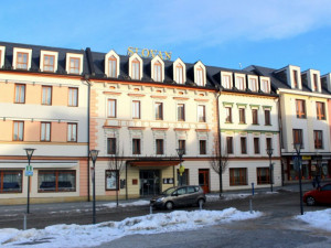 Jeseník uvažuje o prodeji hotelu Slovan a nákupního centra Alkron na Masarykově náměstí