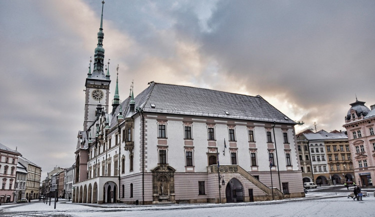 Velká rekonsrukce olomoucké radnice se blíží, obnoveny budou i sto let zničené sluneční hodiny