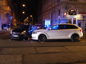 Při nehodě v Masarykově ulici byla zraněna řidička i její nezletilá spolujezdkyně