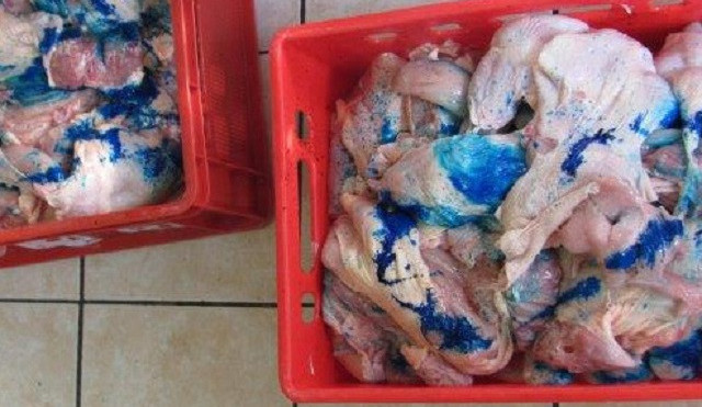 Kontroloři odhalili další problematické maso z Polska. Stovky kilo drůbežího a vepřového doputovaly na Moravu