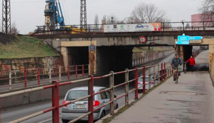 Přerov plánuje cyklopodjezd pod známým železničním přejezdem v Přerově, bude stát 13 milionů