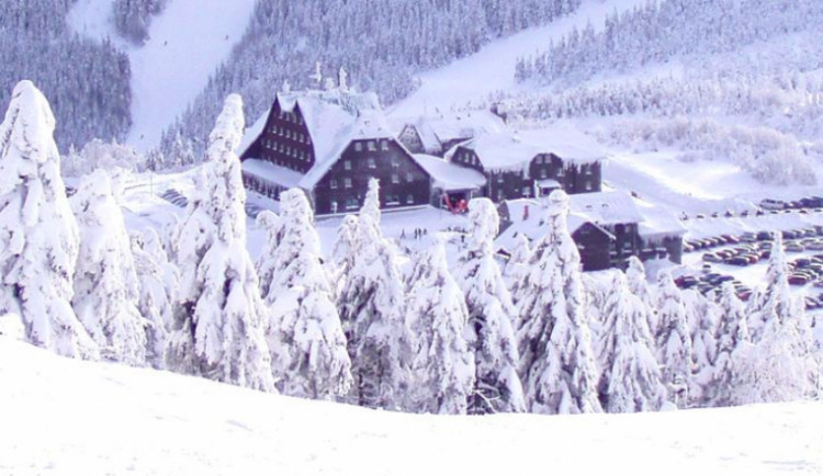 AKTUÁLNĚ: Silnice přes Červenohorské sedlo je kvůli ledovce uzavřena