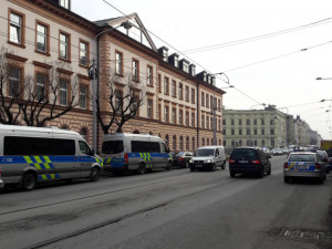 Pachateli, který nahlásil bombu v budově Vrchního soudu v Olomouci, hrozí pět let vězení
