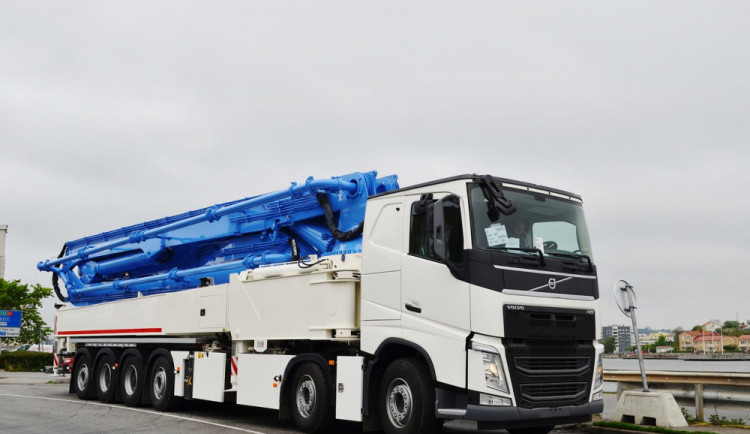 Řidič náklaďáku vložil do tachografu cizí kartu řidiče. Odřídil na ni cestu z Litomyšle do Mohelnice